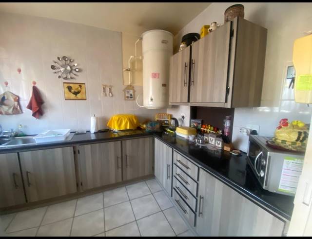 2 BEDROOM FLAT FOR SALE IN VANDERBIJLPARK CW 3